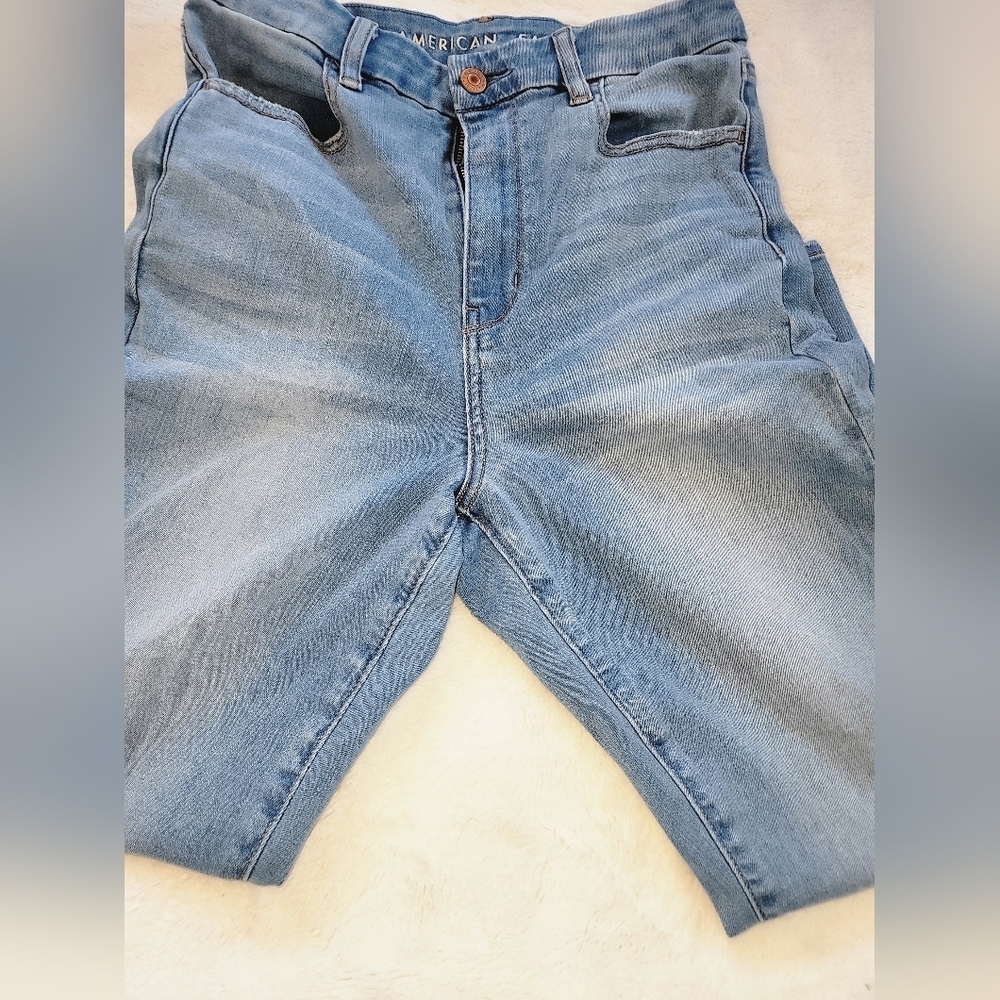 American Eagle High Rise Light Wash Jeans Distressed Knee 8 X Short - Picture 2 of 4